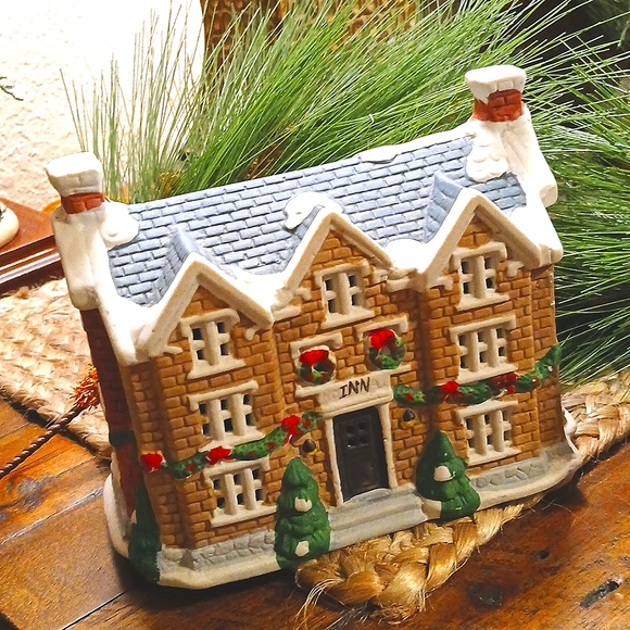 VINTAGE --PORCELAIN VILLAGE INN & TOYSHOP - Picture 2 of 5
